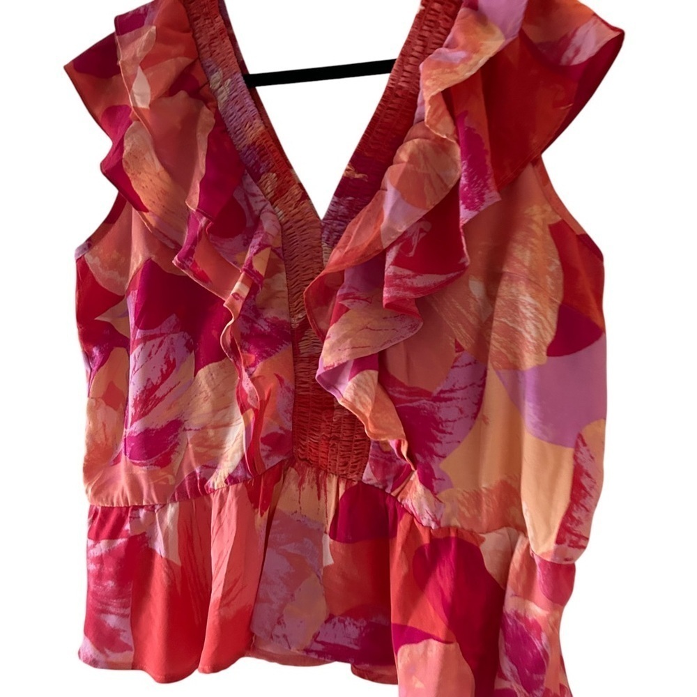 SOFIA XL floral V neck smocked frame ruffle top - Picture 5 of 10